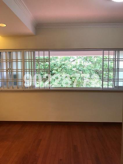 Woodlands Street 82 thumbnail photo